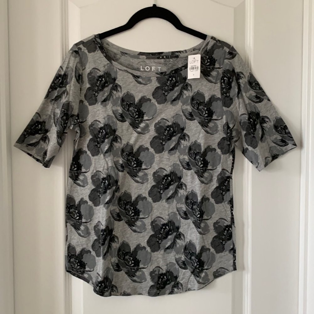 NWT LOFT Gray/Black Floral Print 100% Cotton Short Sleeves Top Size Small